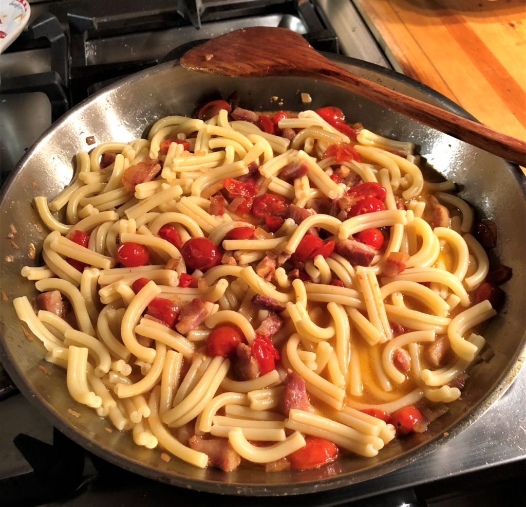 PASTA WITH GOAT CHEESE AND CHERRY TOMATOES