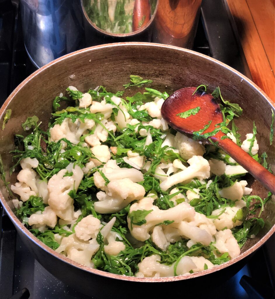 Pasta with Cauliflower and Arugula